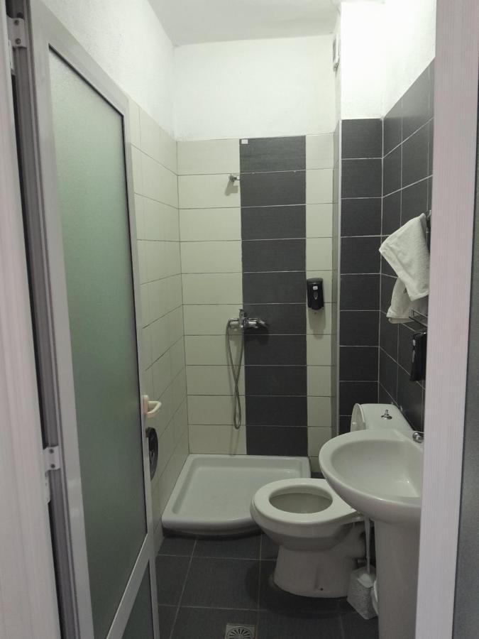 Hotel Yjet Pogradec Kültér fotó
