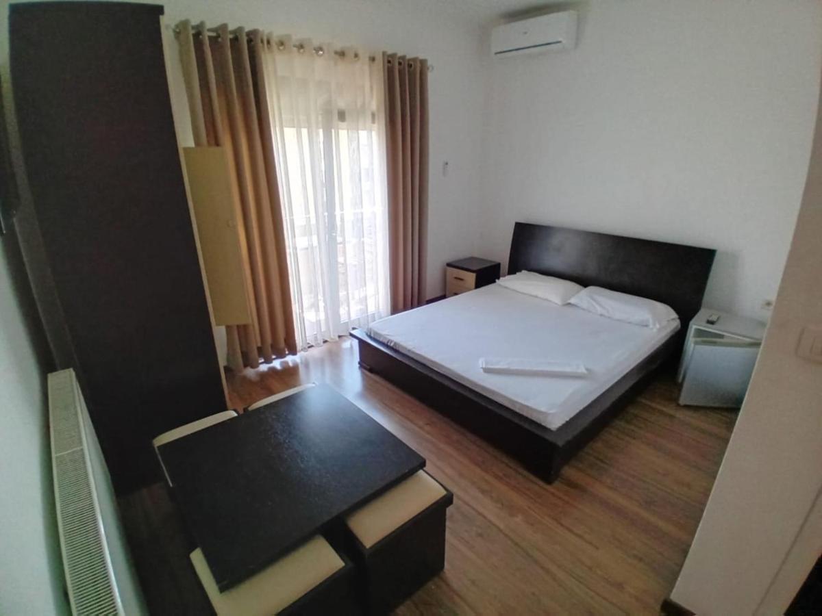 Hotel Yjet Pogradec Kültér fotó